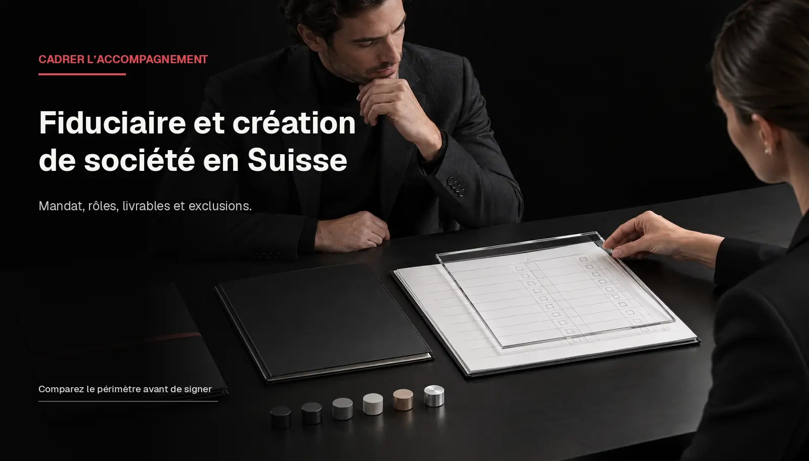 Fondateur comparant deux mandats pendant qu’une conseillère cadre les responsabilités d’une création de société suisse.